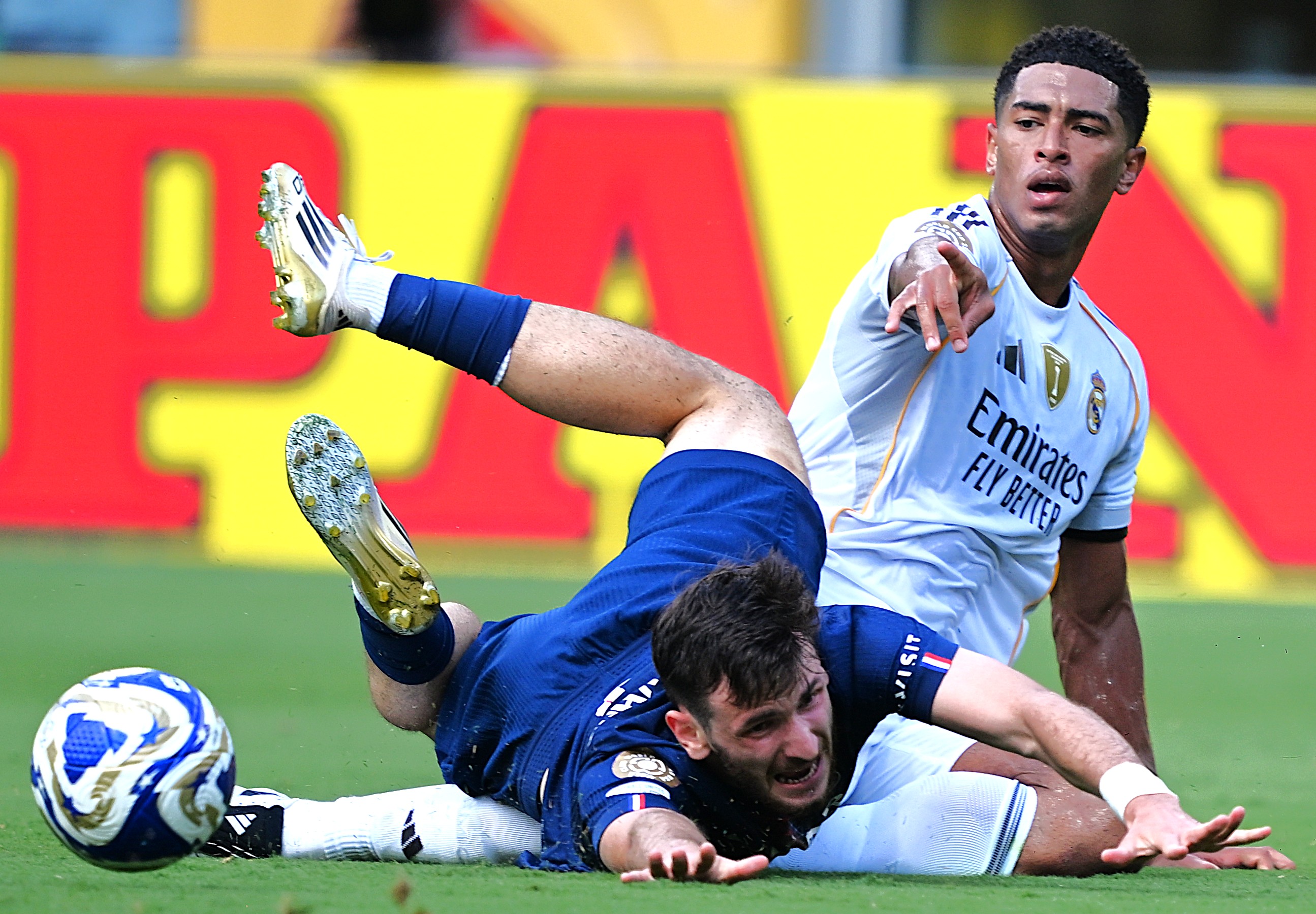 九州娱乐-巴黎圣日耳曼球员因伤缺席关键比赛，困扰球队的简单介绍