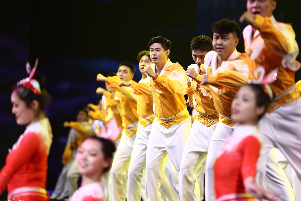 九州娱乐-精彩瞬间连连现，激情的比赛引发观众无限期待的简单介绍