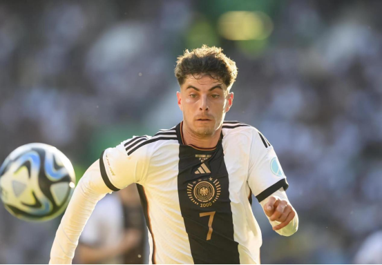 关于亚琛年轻球员迎生涯首秀，希望表现出色获得更多机会的信息