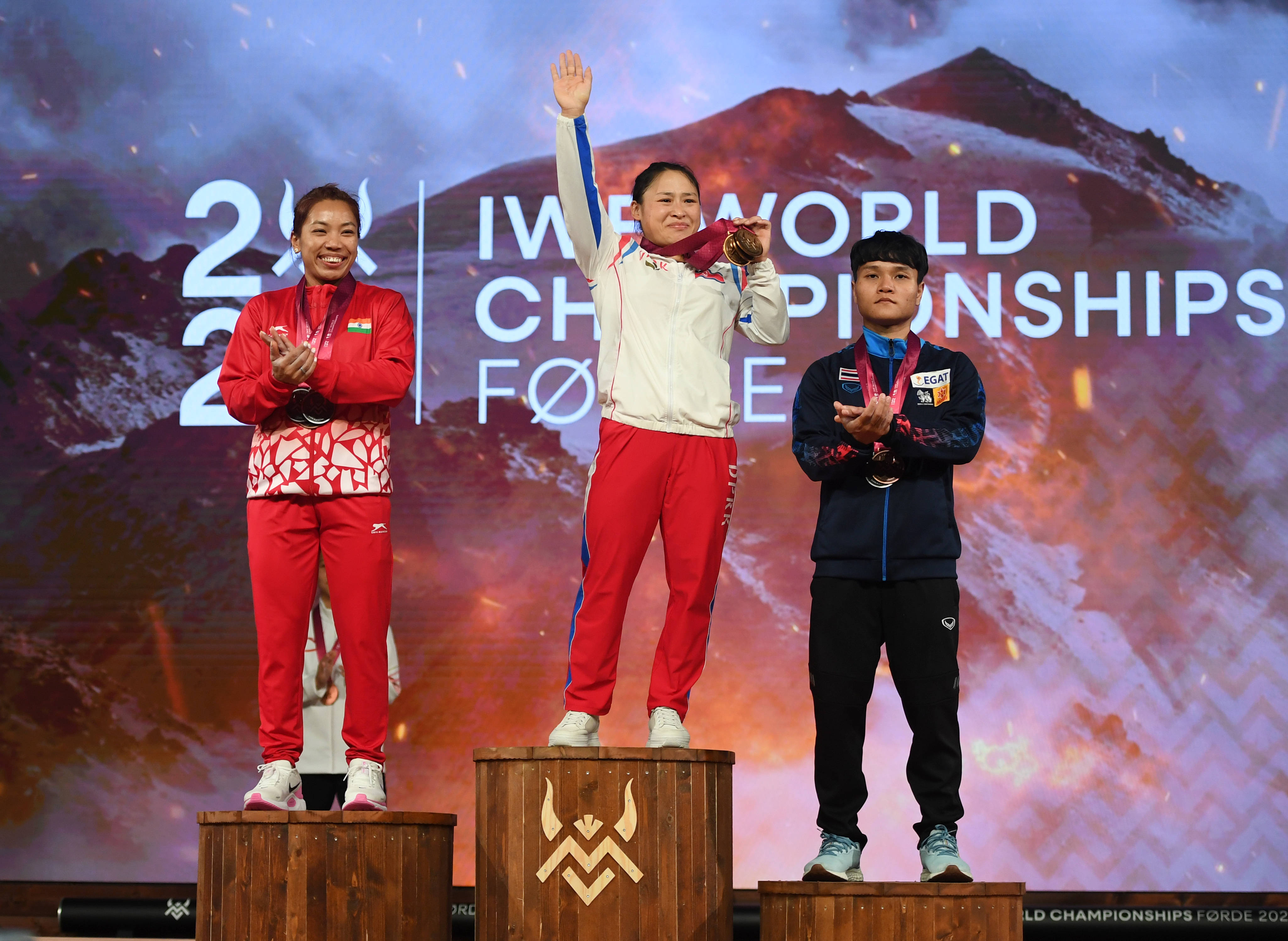 九州娱乐-包含运动员们在比赛中发挥出色，获得了教练和观众的一致好评的词条